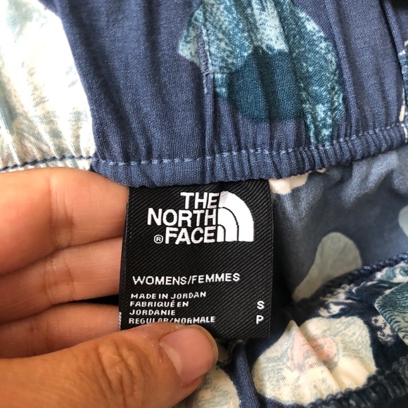 The North Face | Printed Class V Shorts | Small- mushroom print - Picture 5 of 6